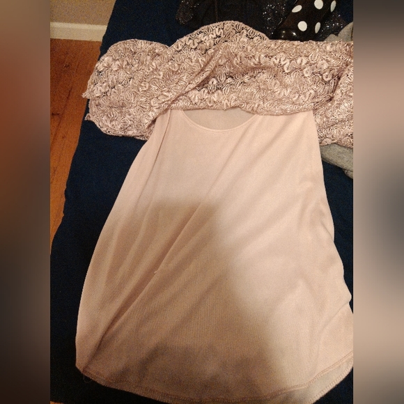 A pink lace blouse - Picture 6 of 13